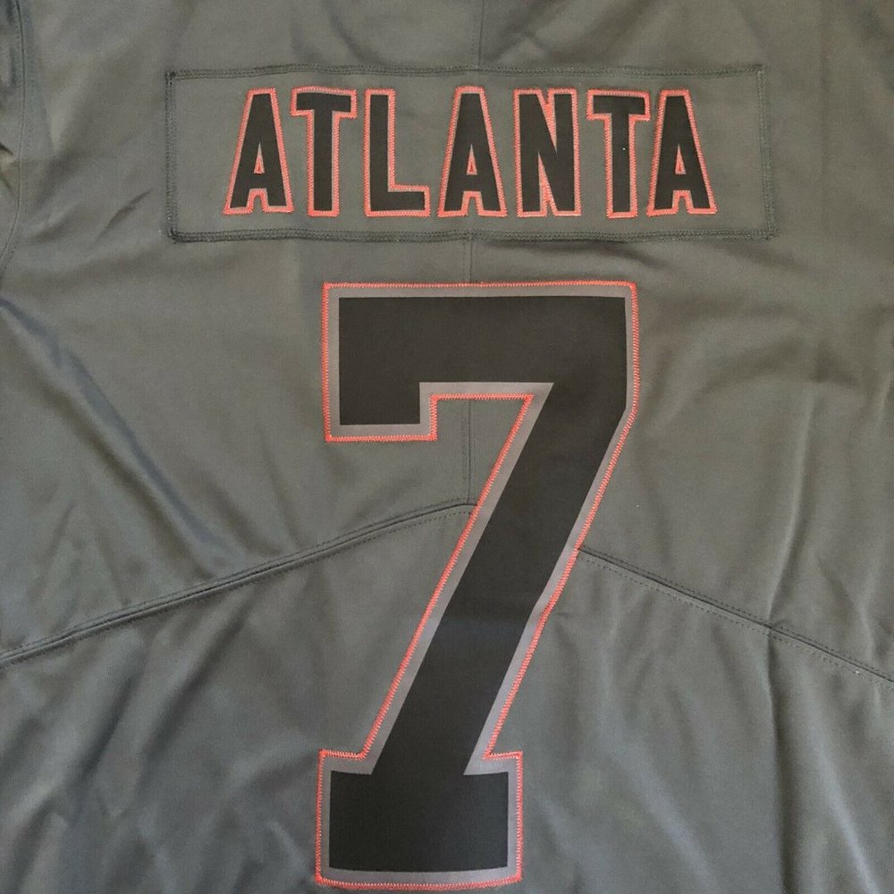A Ma Maniere Atlanta Micheal Vick Jersey Nike Sz L